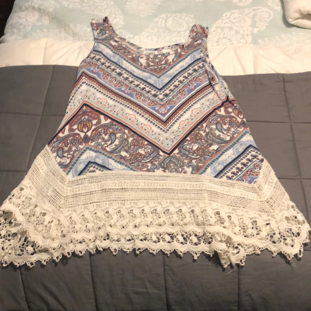patterned, lace trimmed tank top